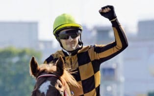 ルメールは年間200勝を目指す(写真は6月の安田記念優勝時、東京競馬場)=共同 ルメールは年間200勝を目指す(写真は6月の安田記念優勝時、東京競馬場)=共同