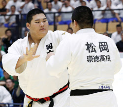柔道男子100キロ超級 斉藤立が優勝 高校総体 日本経済新聞 柔道男子100キロ超級 斉藤立が優勝 高校総体 日本経済新聞
