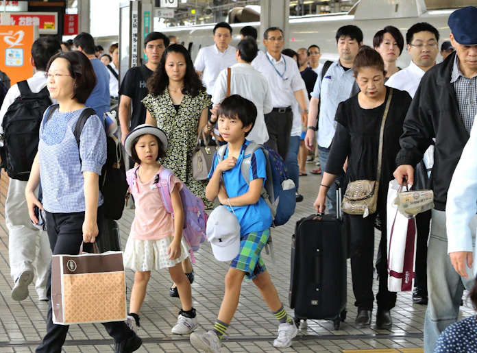 お盆休み Uターンラッシュがピークに 日本経済新聞 お盆休み Uターンラッシュがピークに 日本経済新聞
