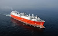 浮体式LNG貯蔵再ガス化設備（FSRU）は船舶型で、洋上に据え付けて運用する