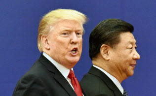 トランプ米大統領(左)と中国の習近平国家主席=2017年11月、北京の人民大会堂(共同) トランプ米大統領(左)と中国の習近平国家主席=2017年11月、北京の人民大会堂(共同)