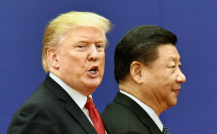 トランプ米大統領(左)と中国の習近平国家主席=共同 トランプ米大統領(左)と中国の習近平国家主席=共同