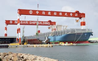 今治造船丸亀事業本部に完成した世界最大級のコンテナ船を建造する新ドック（香川県丸亀市）