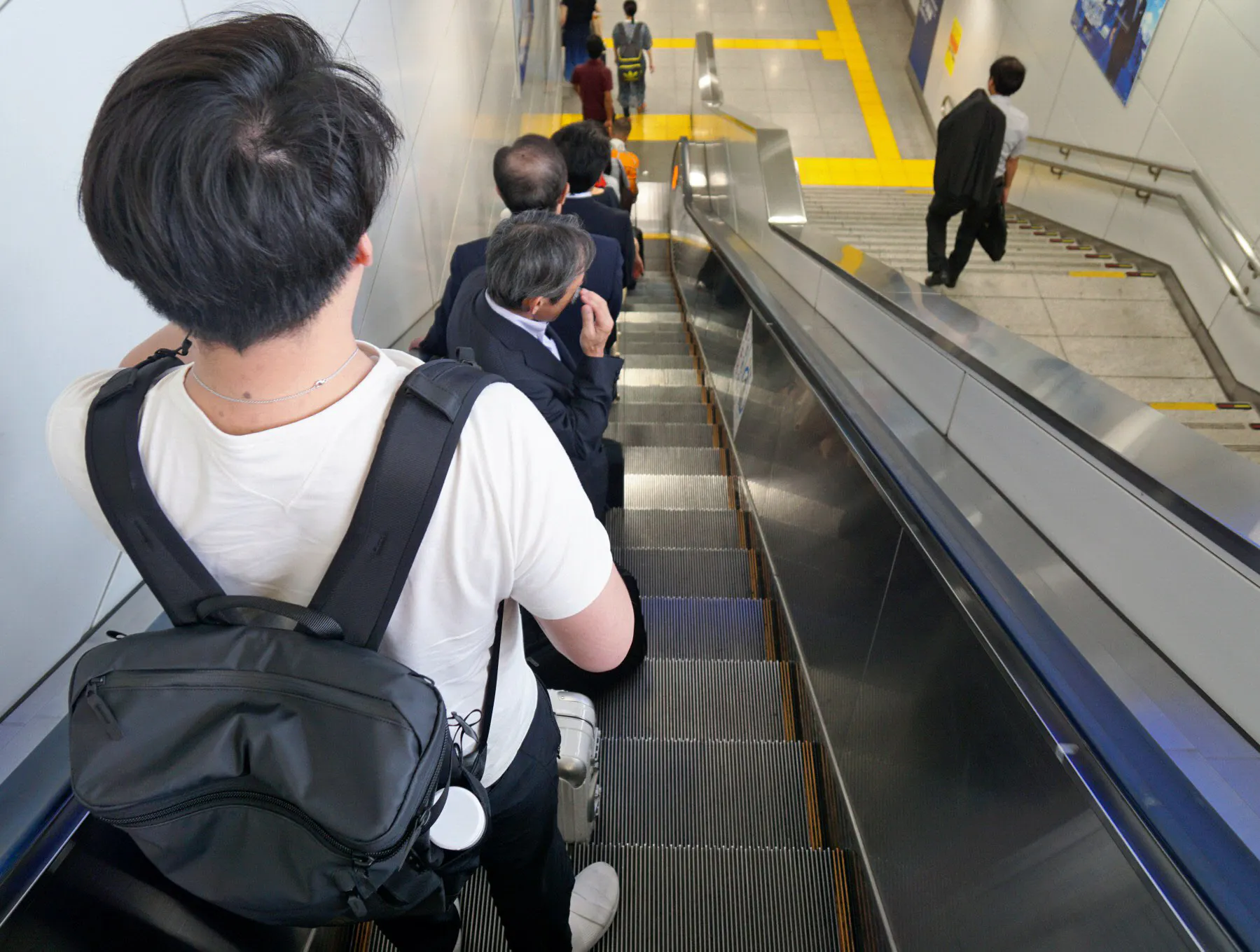 エスカレーター なぜ両側立ちは普及しないのか Nikkei Style エスカレーター なぜ両側立ちは普及しないのか Nikkei Style