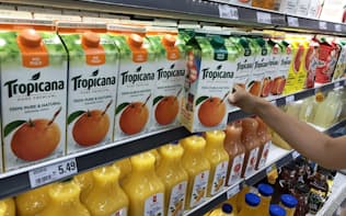 米国産のオレンジジュースなども値上げの対象になる（カナダ・オンタリオ州の食品スーパー）