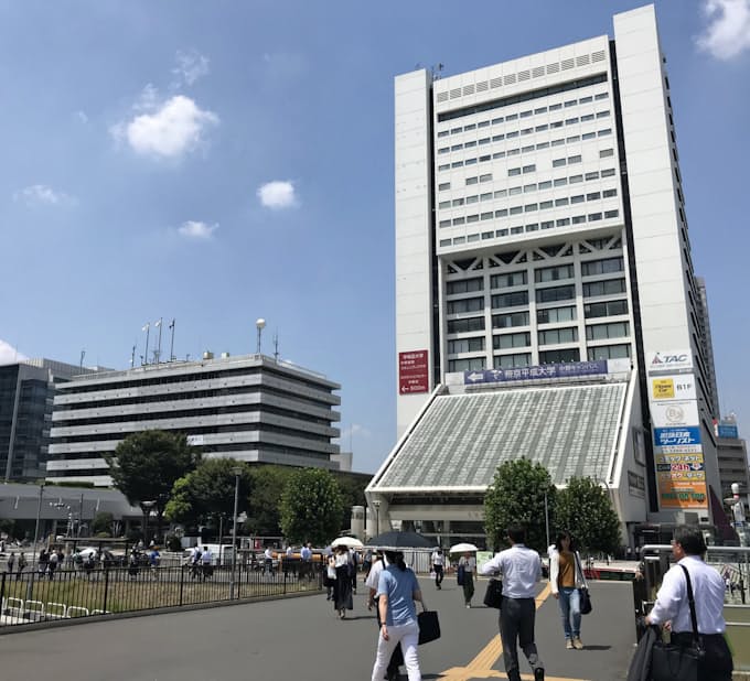 中野サンプラザ 建て替えを表明 中野区長 日本経済新聞