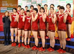 女子バレー 中田監督 一丸で戦う 日本代表が会見 写真 共同 日本経済新聞