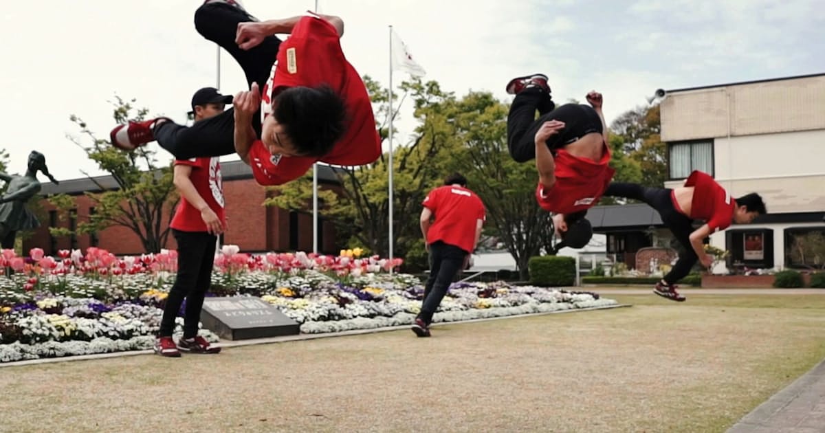 キレキレ技で久留米pr ダンスチームを動画に起用 日本経済新聞 キレキレ技で久留米pr ダンスチームを動画に起用 日本経済新聞