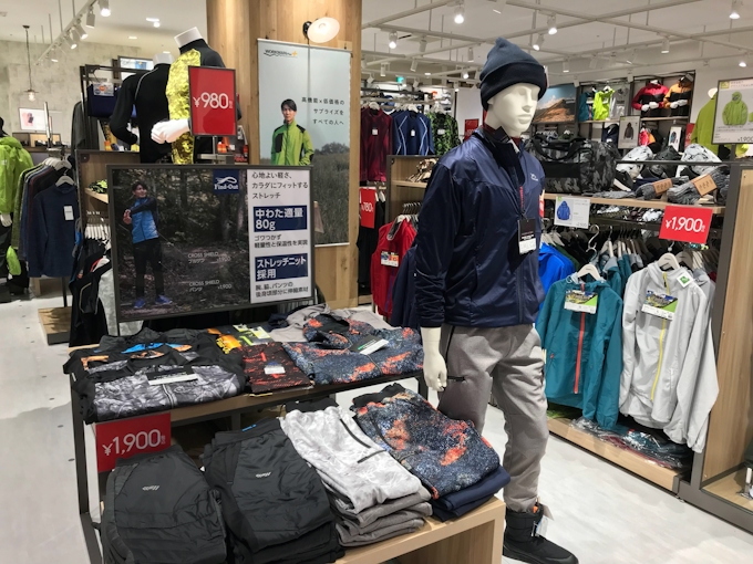 ワークマン 東京 立川の新型店1号店を報道公開 日本経済新聞