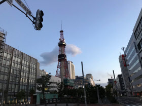 震度5強の札幌市内 停電に困惑 コンビニに列 日本経済新聞