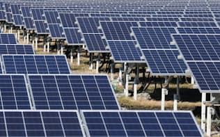 ソニーは太陽光発電の電力などを事業に活用する（写真は福島県相馬市のソーラーパネル）