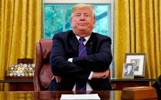 トランプ大統領のお気に入りの場所は、自分の行動を監視するようなスタッフを遮断できるホワイトハウス2階の寝室だ=ロイター トランプ大統領のお気に入りの場所は、自分の行動を監視するようなスタッフを遮断できるホワイトハウス2階の寝室だ=ロイター