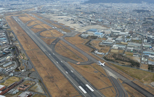 伊丹空港 関空代替の国際線受け入れ 日本経済新聞