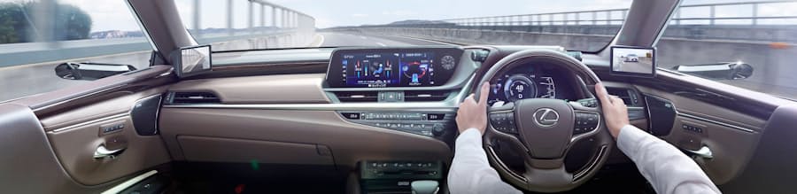 トヨタがサイドミラーレス車 量産車で世界初 日本経済新聞