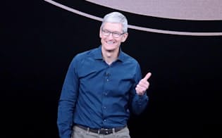 新iPhoneの発表会に登壇した米アップルのティム・クック最高経営責任者（CEO                               