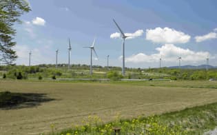 Jパワーの電源の半分は再生可能エネルギーが占める（写真は福島県にある風力発電所）