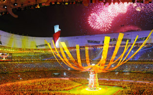 2008年8月の北京五輪はその直後に起こった金融危機とともに、中国が強国にのし上がる契機となった(同年8月24日の五輪の閉会式会場)
2008年8月の北京五輪はその直後に起こった金融危機とともに、中国が強国にのし上がる契機となった(同年8月24日の五輪の閉会式会場)