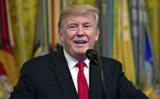 トランプ米政権は対中関税の第3弾を24日に発動すると発表した=AP トランプ米政権は対中関税の第3弾を24日に発動すると発表した=AP