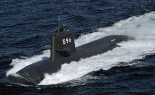 海上自衛隊の潜水艦「くろしお」(海自ホームページから)=共同 海上自衛隊の潜水艦「くろしお」(海自ホームページから)=共同