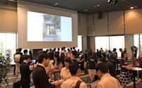 東京中小企業家同友会は説明会をカフェスタイルにして気軽な雰囲気を演出する