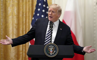 トランプ氏は「中国との協議はいつでもオープンだが、手を打たなければいけない」と述べた=AP トランプ氏は「中国との協議はいつでもオープンだが、手を打たなければいけない」と述べた=AP