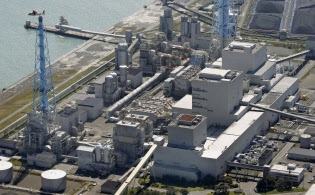 損傷が想定より少なく、復旧作業が進んだ(北海道厚真町の苫東厚真火力発電所)=共同 損傷が想定より少なく、復旧作業が進んだ(北海道厚真町の苫東厚真火力発電所)=共同