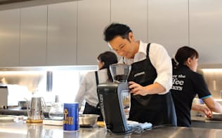 香りや味わいを高める新しい加工技術を活用したコーヒーを発売する（19日、東京都千代田区）