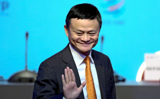 退任を発表したアリババ集団の馬雲会長=ロイター 退任を発表したアリババ集団の馬雲会長=ロイター