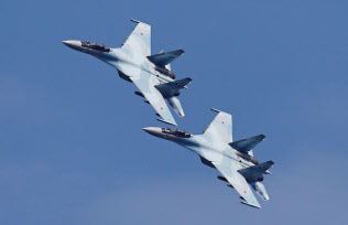 ロシア製の最新鋭戦闘機「スホイ35」=ロイター ロシア製の最新鋭戦闘機「スホイ35」=ロイター