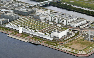 10月11日に開場する豊洲市場(東京・江東)=共同 10月11日に開場する豊洲市場(東京・江東)=共同
