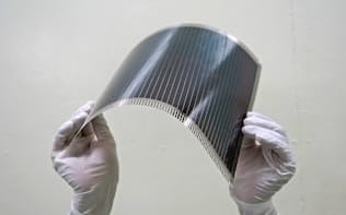 東芝は6月、世界最大の面積を持つペロブスカイト太陽電池を開発した