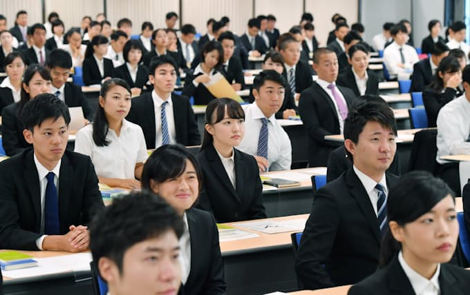 主要企業が一斉に内定式 台風で中止 延期も 日本経済新聞