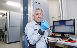 2002年にノーベル化学賞を受賞した島津製作所の田中耕一氏