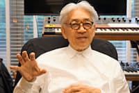 ニューヨークのスタジオでインタビューに答える坂本龍一さん(マンハッタン・ウエストビレッジで) ニューヨークのスタジオでインタビューに答える坂本龍一さん(マンハッタン・ウエストビレッジで)