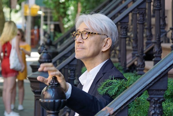 「最近はアジア映画が元気で熱い」と話す坂本龍一さん(マンハッタン・ウエストビレッジで) 「最近はアジア映画が元気で熱い」と話す坂本龍一さん(マンハッタン・ウエストビレッジで)