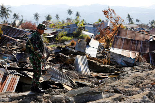 地震死者2千人に迫る インドネシア 増加の恐れ 日本経済新聞 地震死者2千人に迫る インドネシア 増加の恐れ 日本経済新聞