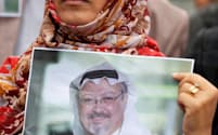 殺害された疑いが強まるサウジ人の著名ジャーナリスト・カショギ氏の解放を求めるノーベル平和賞受賞者のイエメン人女性活動家タワックル・カルマンさん=ロイター