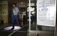 地震による停電などの影響で、通常の診療を停止した札幌市内の病院（9月7日午後）=共同