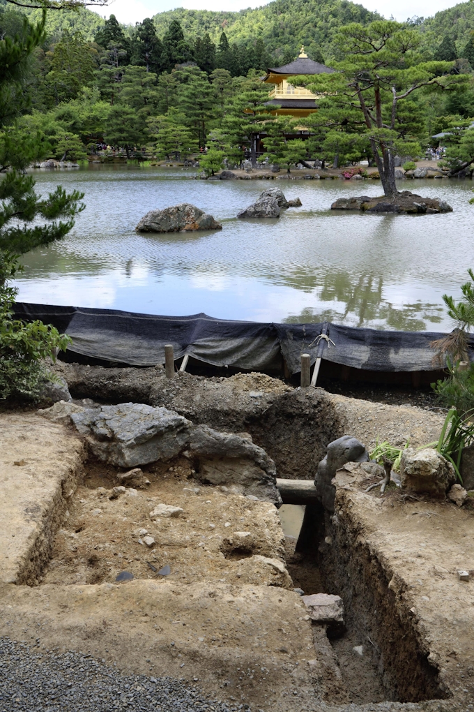 金閣寺で幻の池見つかる 義満急死し 未完成か 日本経済新聞 金閣寺で幻の池見つかる 義満急死し 未完成か 日本経済新聞