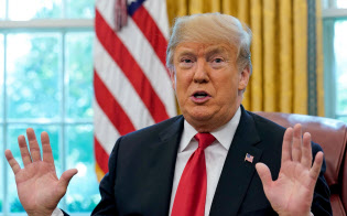 トランプ氏はサルマン国王と電話協議したことも明らかにした=ロイター トランプ氏はサルマン国王と電話協議したことも明らかにした=ロイター
