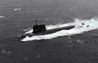 日本の潜水艦は静粛性で優位に立つ(海上自衛隊提供)=ロイター 日本の潜水艦は静粛性で優位に立つ(海上自衛隊提供)=ロイター