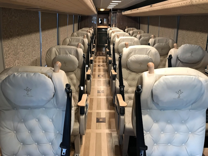 ななつ星 に挑む豪華バス 運行半年 人気じわり 日本経済新聞