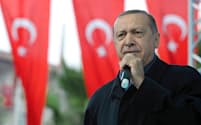 10月21日、イスタンブールの式典でスピーチするトルコのエルドアン大統領=ロイター