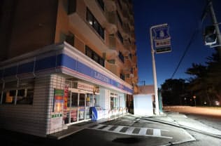 停電により損失を被った企業は多い（９月６日夜、北海道函館市）