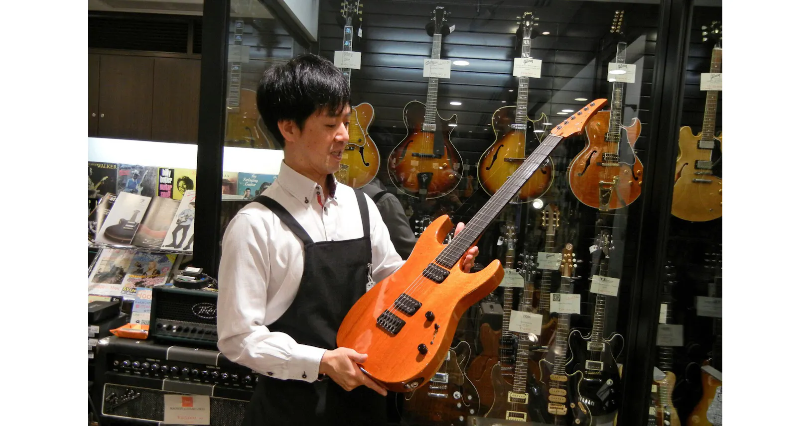 初心者向けレッスンも開催 700万円のギターも 憧れのエレキにオトナが心酔 Nikkei Style 初心者向けレッスンも開催 700万円のギターも 憧れのエレキにオトナが心酔 Nikkei Style