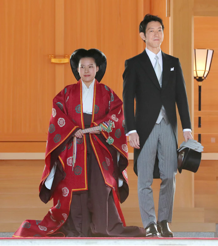 絢子さま 父母のような夫婦に 区役所に婚姻届 日本経済新聞 絢子さま 父母のような夫婦に 区役所に婚姻届 日本経済新聞