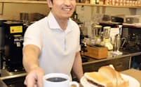 小倉トーストを発祥の店から継承している喫茶店「まつば」の3代目、舟橋和孝さん（名古屋市）=共同
