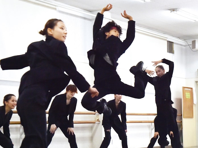 貞松 浜田バレエ団 創作公演30回 現代性追う もっと関西 日本経済新聞 貞松 浜田バレエ団 創作公演30回 現代性追う もっと関西 日本経済新聞
