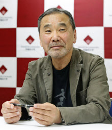 村上春樹さん 37年ぶり記者会見 資料を早大に寄贈 日本経済新聞