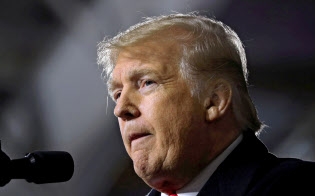 トランプ政権の経済政策や不法移民対策に審判が下る中間選挙だけに、国民の関心は高かった=ロイター トランプ政権の経済政策や不法移民対策に審判が下る中間選挙だけに、国民の関心は高かった=ロイター